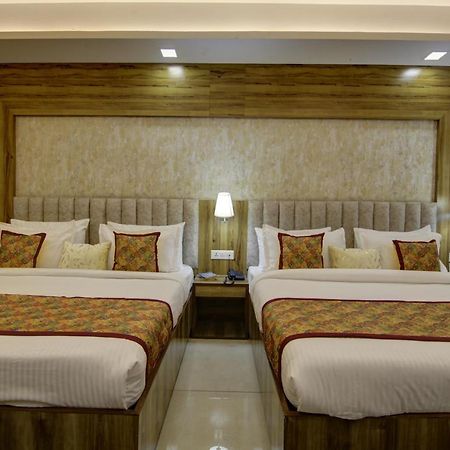 Hotel Park Tree Near Delhi Airport Ню Делхи Екстериор снимка