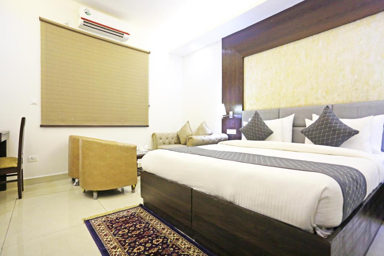 Hotel Park Tree Near Delhi Airport Ню Делхи Екстериор снимка
