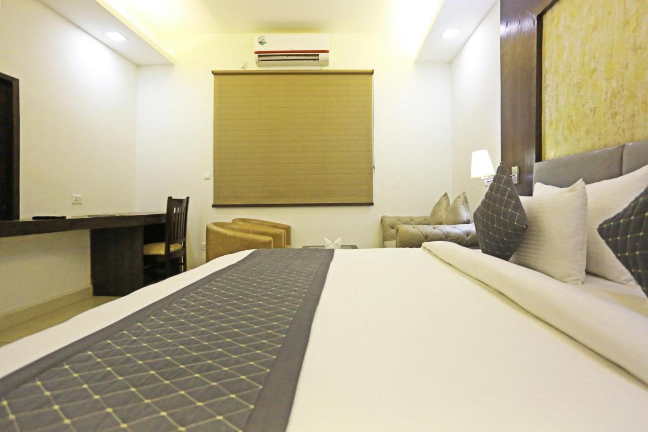 Hotel Park Tree Near Delhi Airport Ню Делхи Екстериор снимка