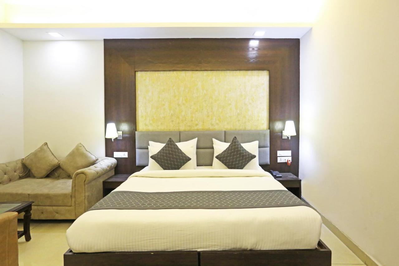 Hotel Park Tree Near Delhi Airport Ню Делхи Екстериор снимка