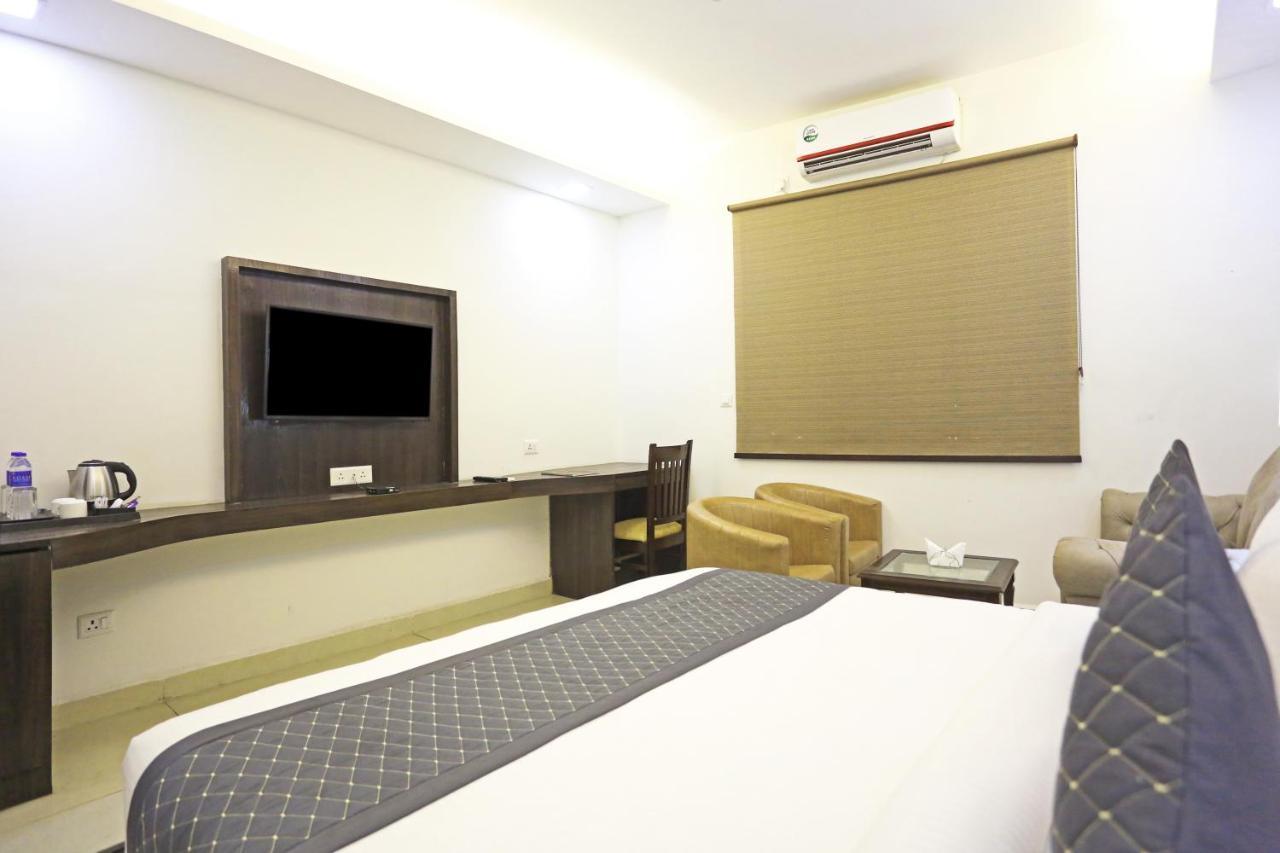 Hotel Park Tree Near Delhi Airport Ню Делхи Екстериор снимка