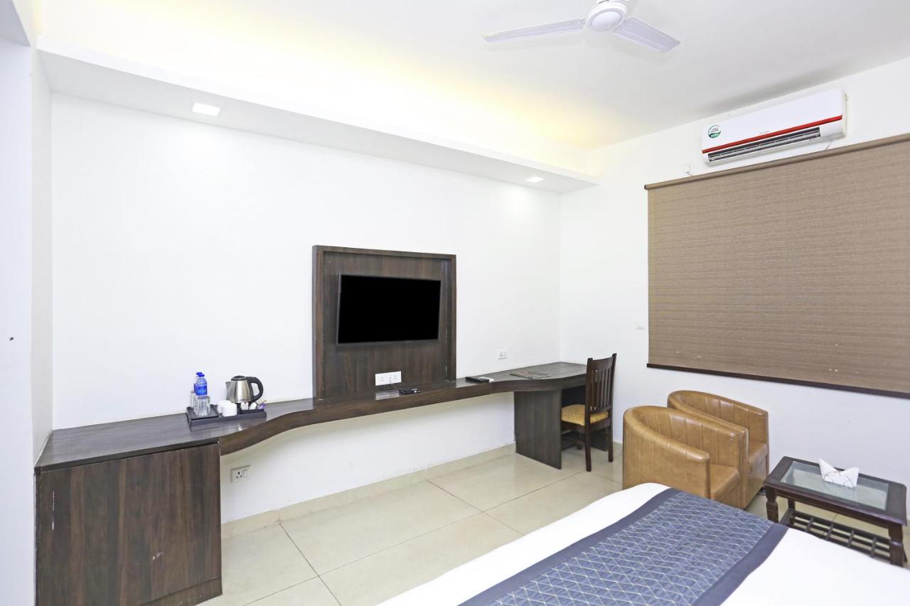Hotel Park Tree Near Delhi Airport Ню Делхи Екстериор снимка