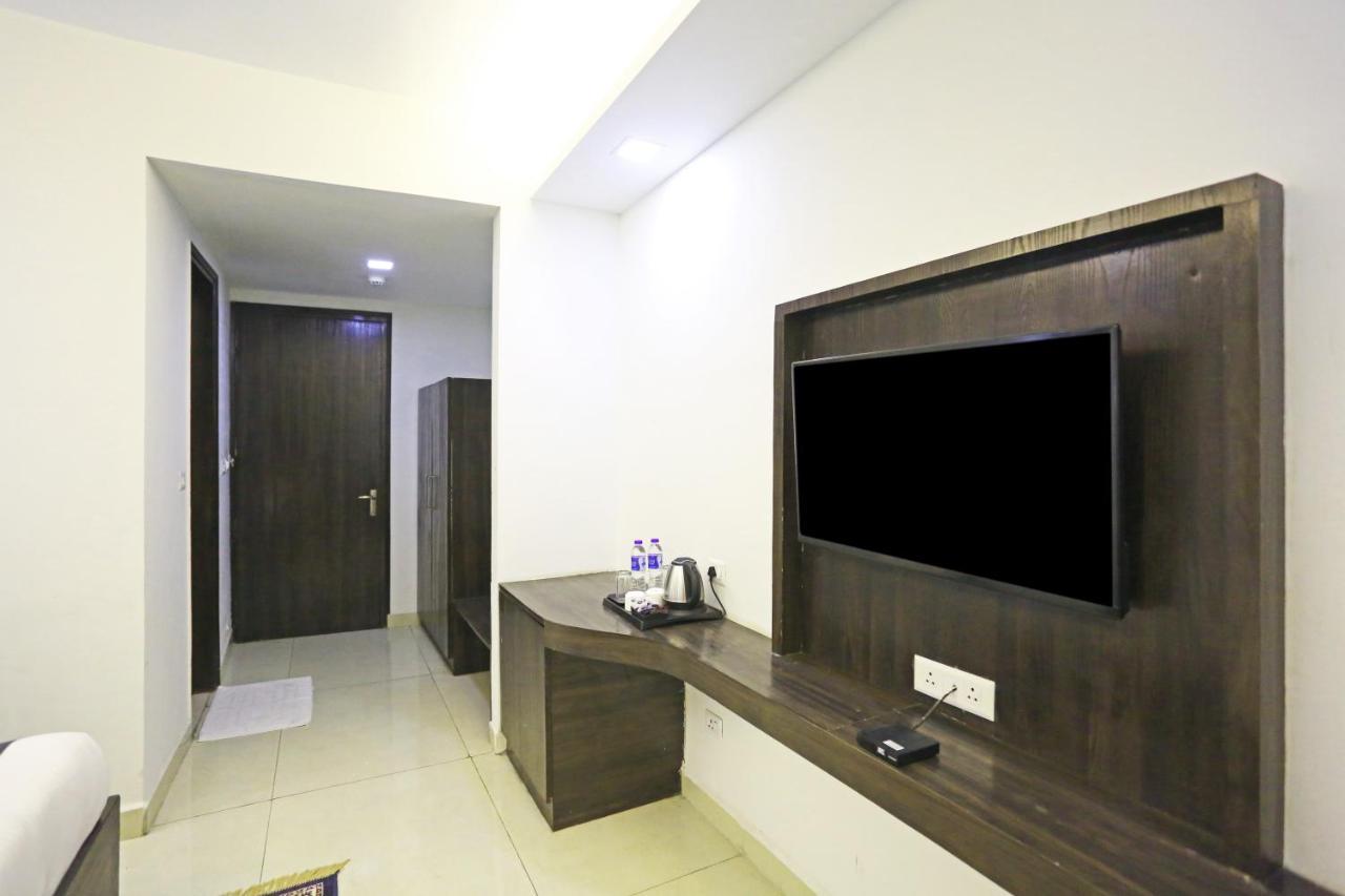 Hotel Park Tree Near Delhi Airport Ню Делхи Екстериор снимка