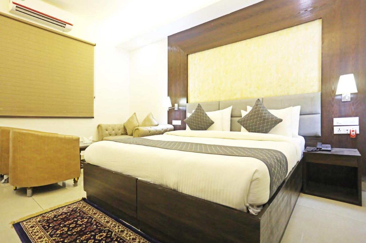 Hotel Park Tree Near Delhi Airport Ню Делхи Екстериор снимка