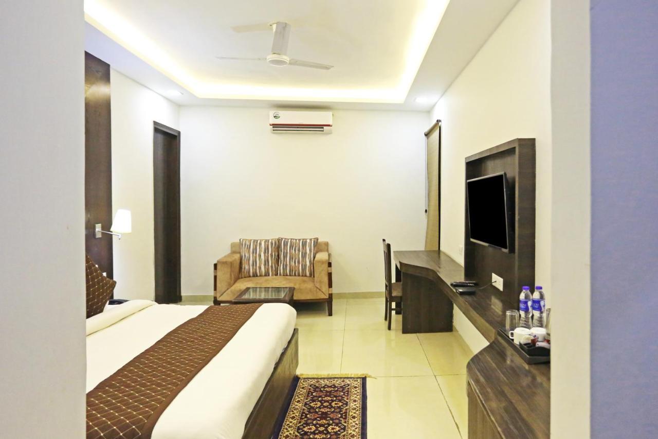 Hotel Park Tree Near Delhi Airport Ню Делхи Екстериор снимка