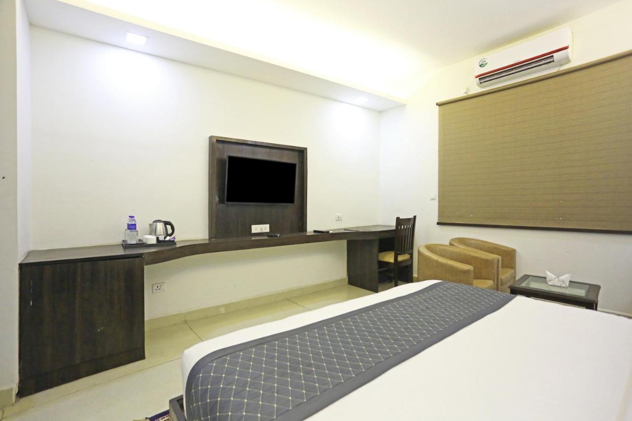 Hotel Park Tree Near Delhi Airport Ню Делхи Екстериор снимка