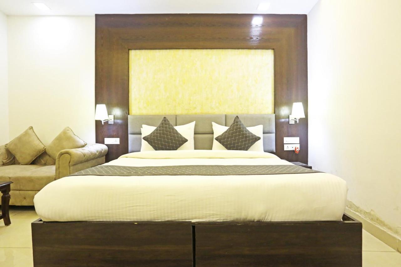 Hotel Park Tree Near Delhi Airport Ню Делхи Екстериор снимка