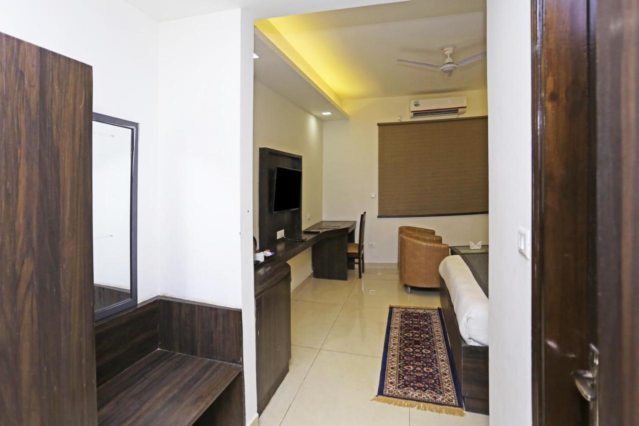 Hotel Park Tree Near Delhi Airport Ню Делхи Екстериор снимка