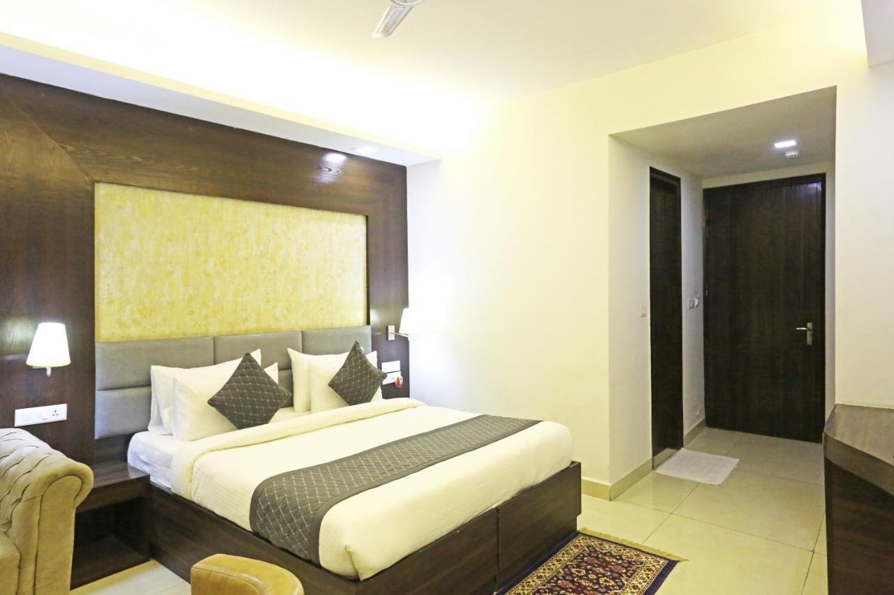 Hotel Park Tree Near Delhi Airport Ню Делхи Екстериор снимка
