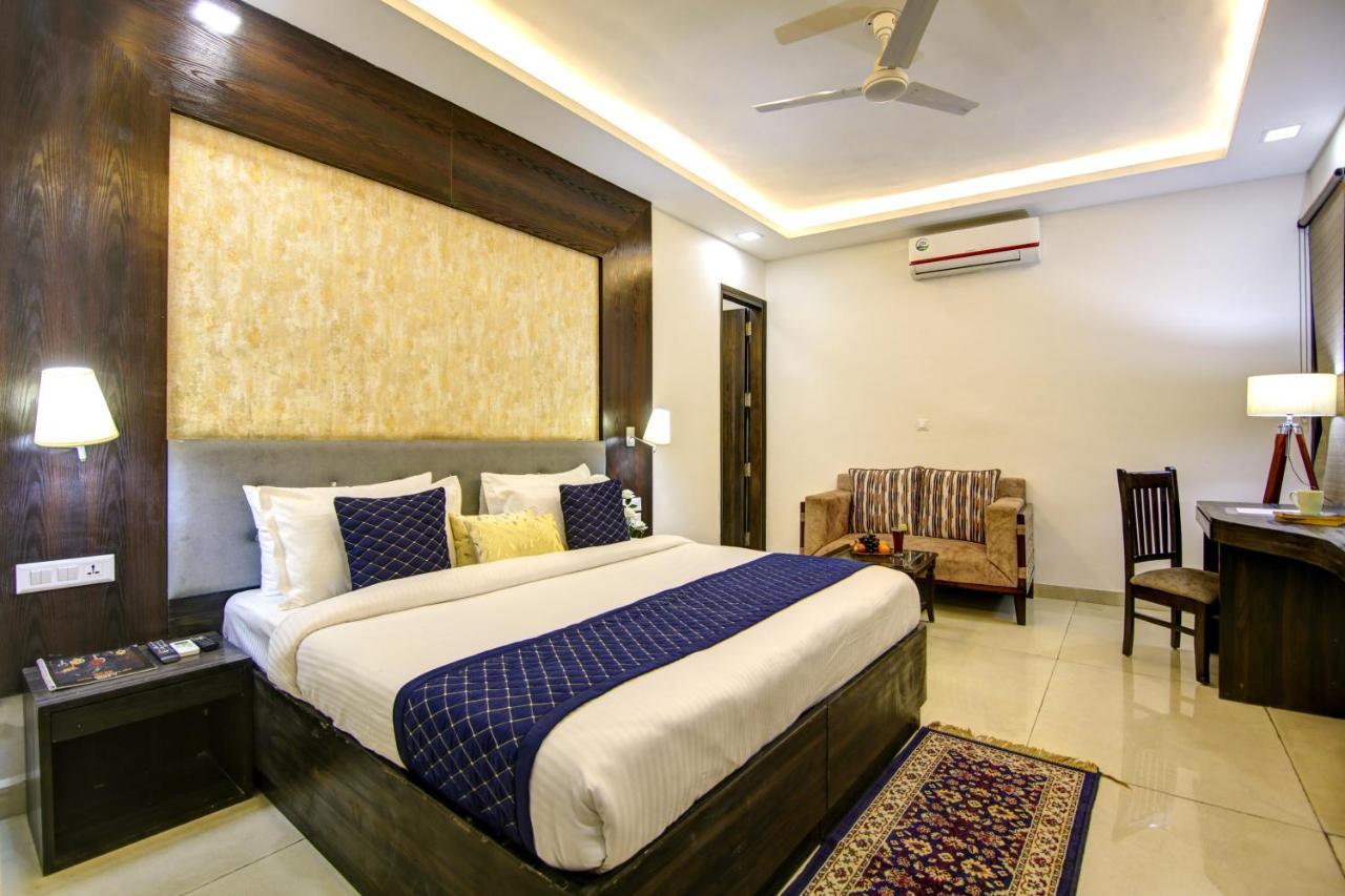 Hotel Park Tree Near Delhi Airport Ню Делхи Екстериор снимка