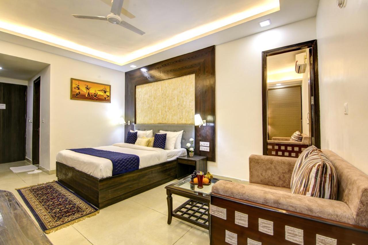Hotel Park Tree Near Delhi Airport Ню Делхи Екстериор снимка