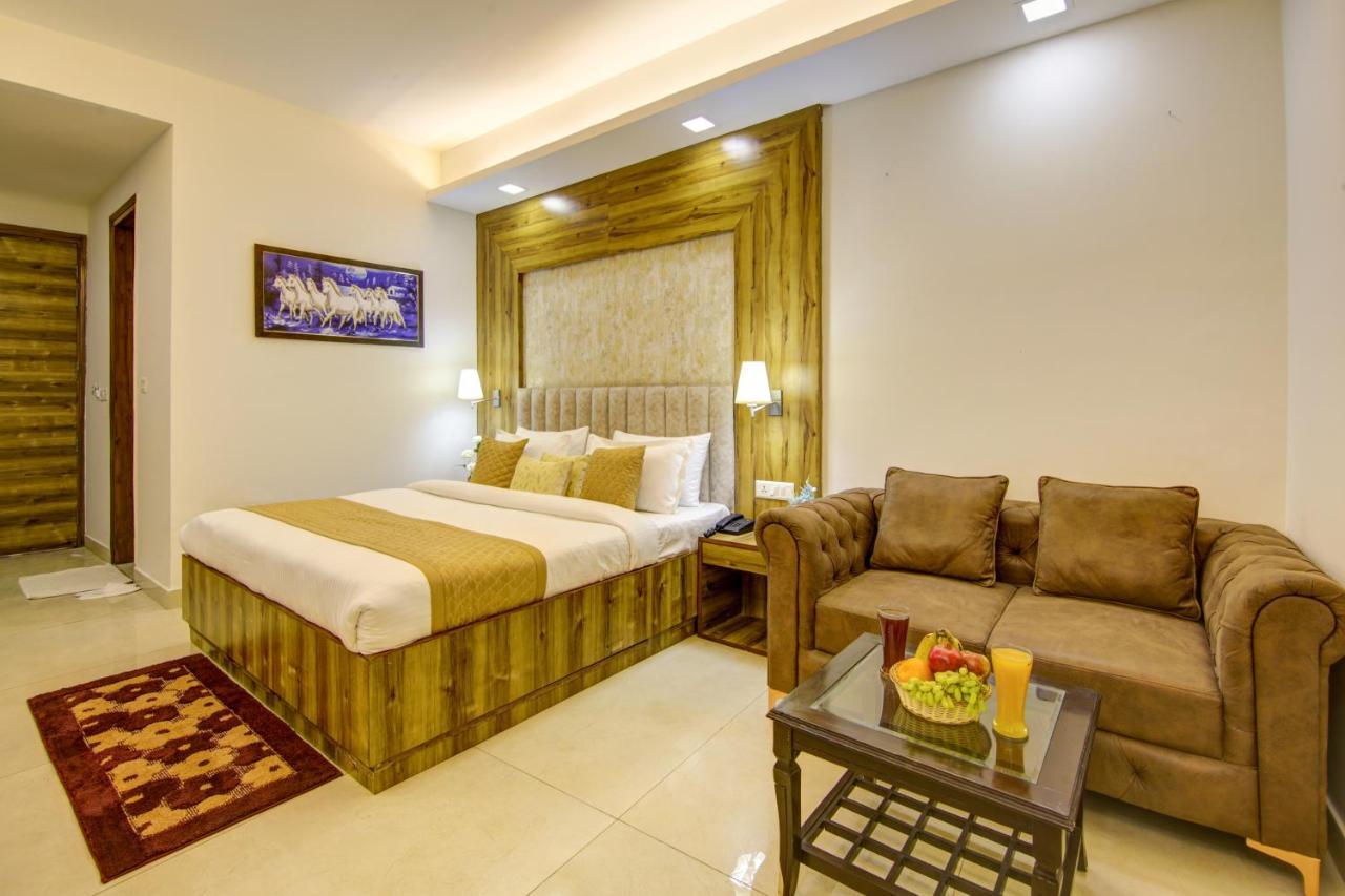 Hotel Park Tree Near Delhi Airport Ню Делхи Екстериор снимка