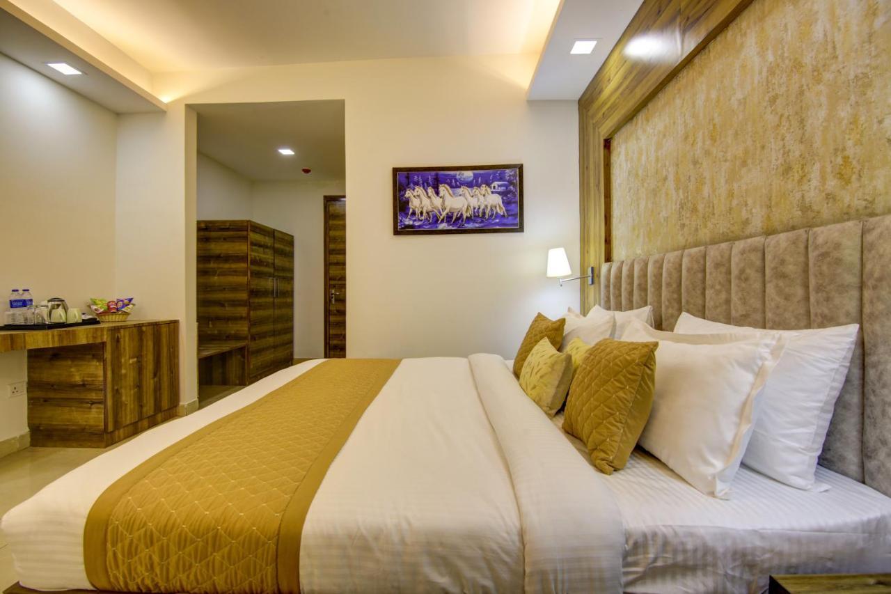 Hotel Park Tree Near Delhi Airport Ню Делхи Екстериор снимка