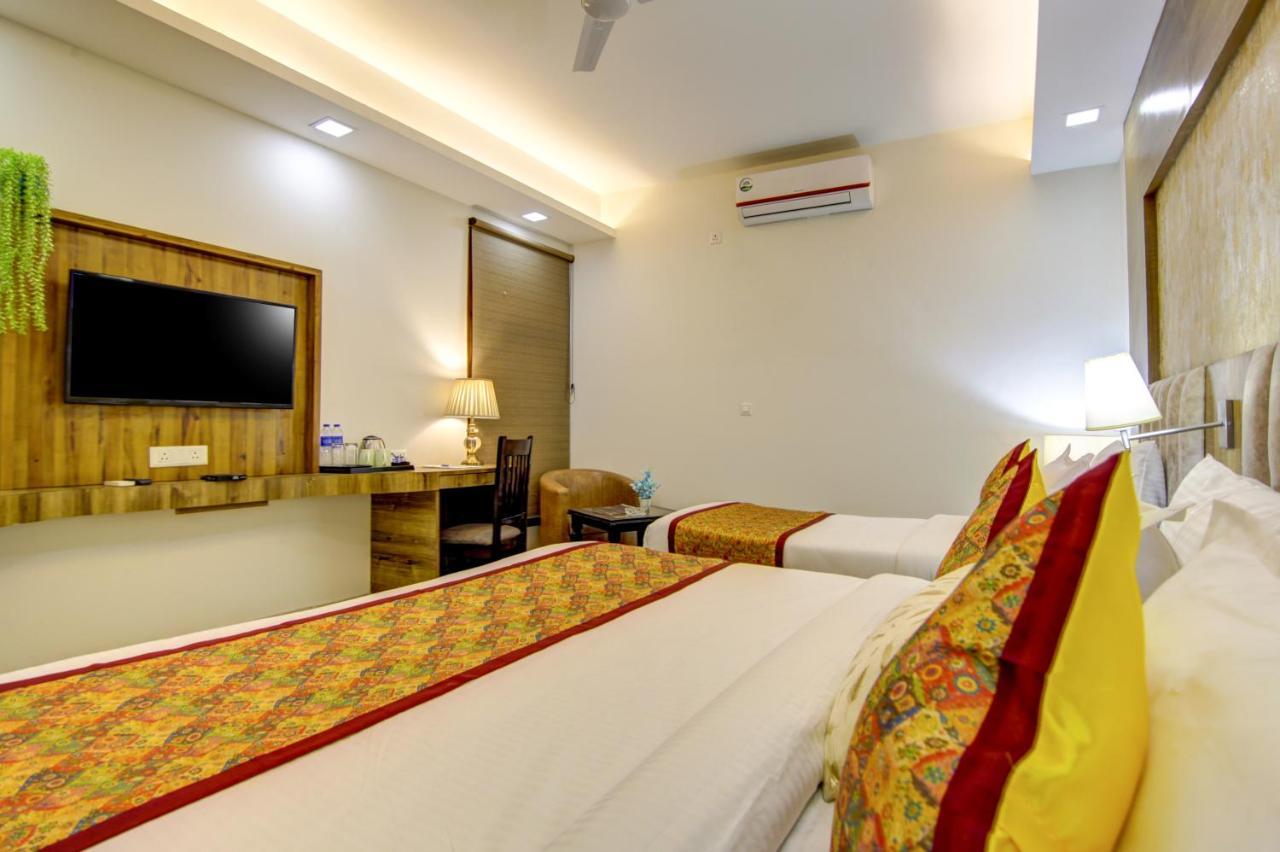 Hotel Park Tree Near Delhi Airport Ню Делхи Екстериор снимка