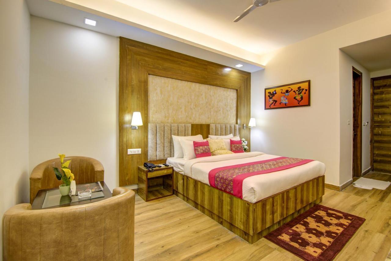 Hotel Park Tree Near Delhi Airport Ню Делхи Екстериор снимка