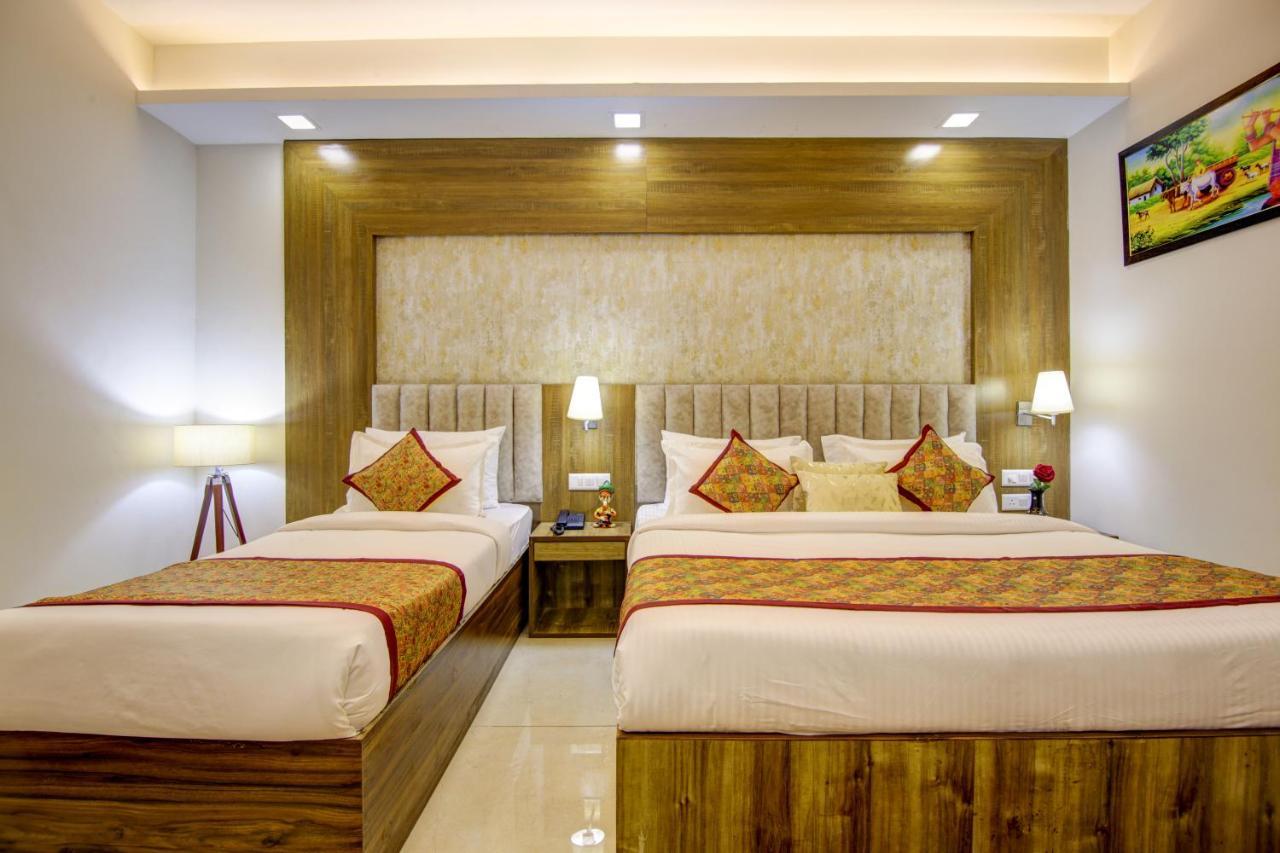 Hotel Park Tree Near Delhi Airport Ню Делхи Екстериор снимка