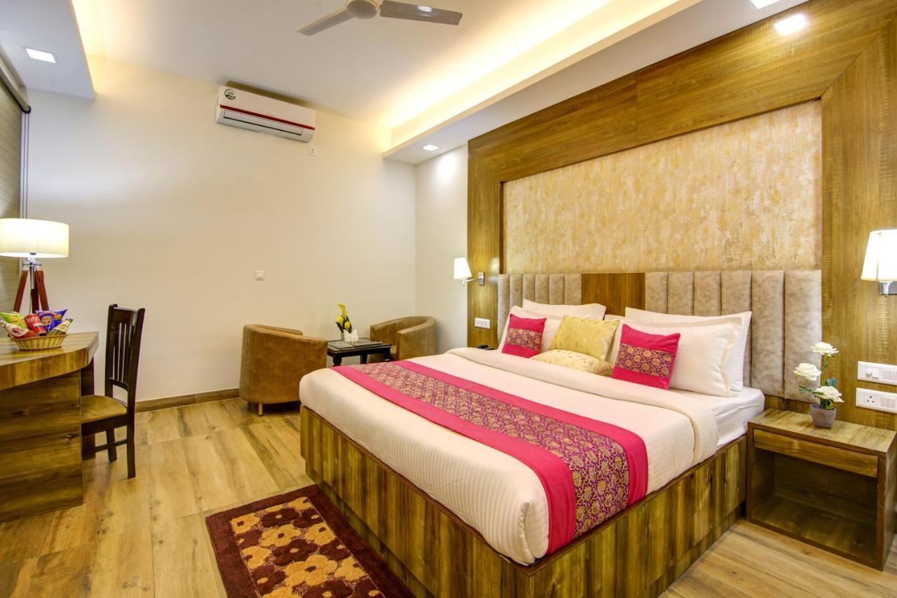 Hotel Park Tree Near Delhi Airport Ню Делхи Екстериор снимка