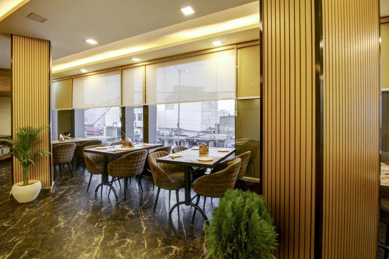 Hotel Park Tree Near Delhi Airport Ню Делхи Екстериор снимка