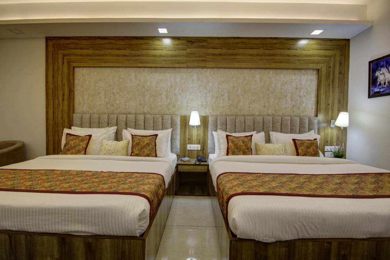 Hotel Park Tree Near Delhi Airport Ню Делхи Екстериор снимка