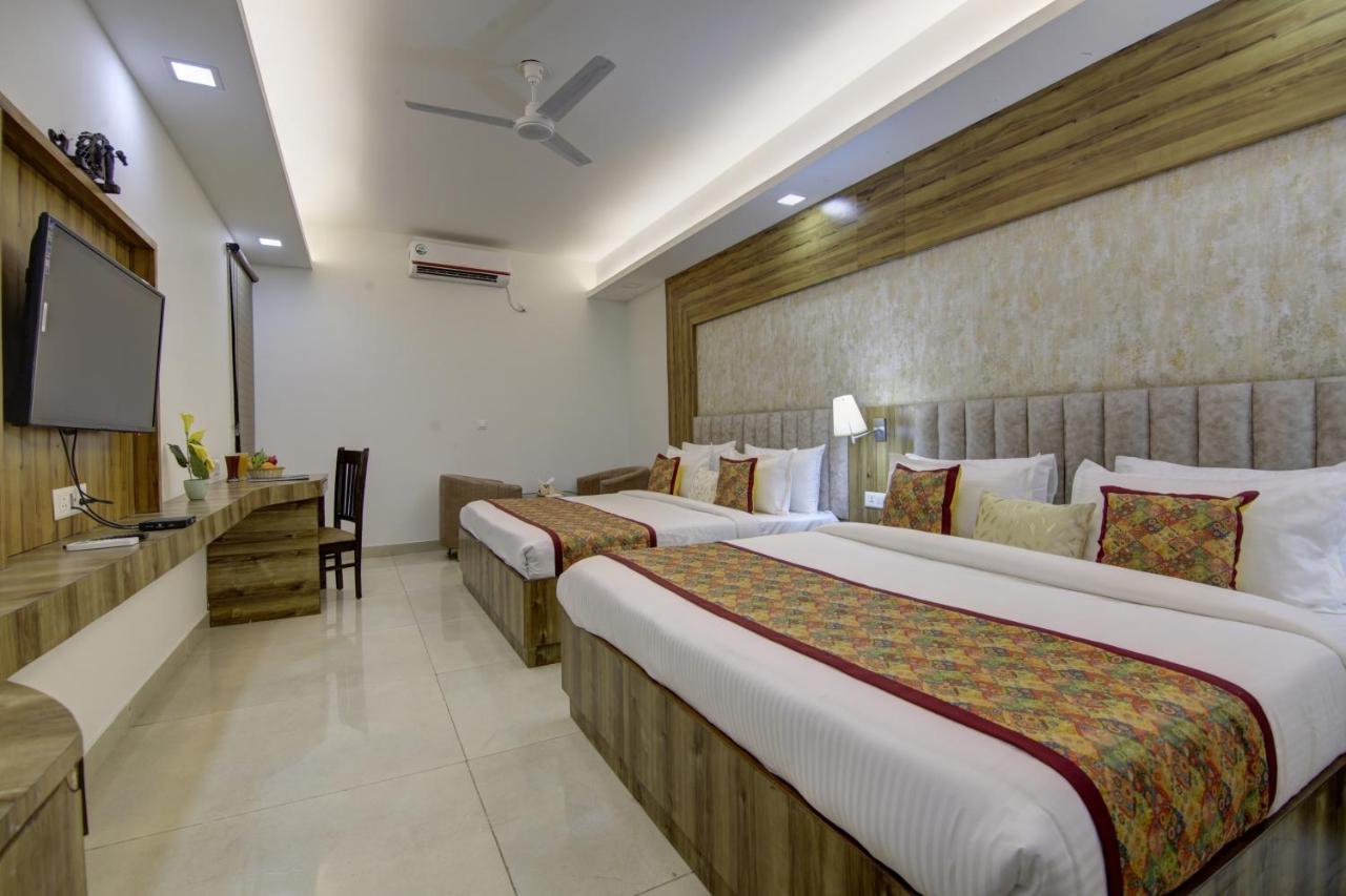 Hotel Park Tree Near Delhi Airport Ню Делхи Екстериор снимка