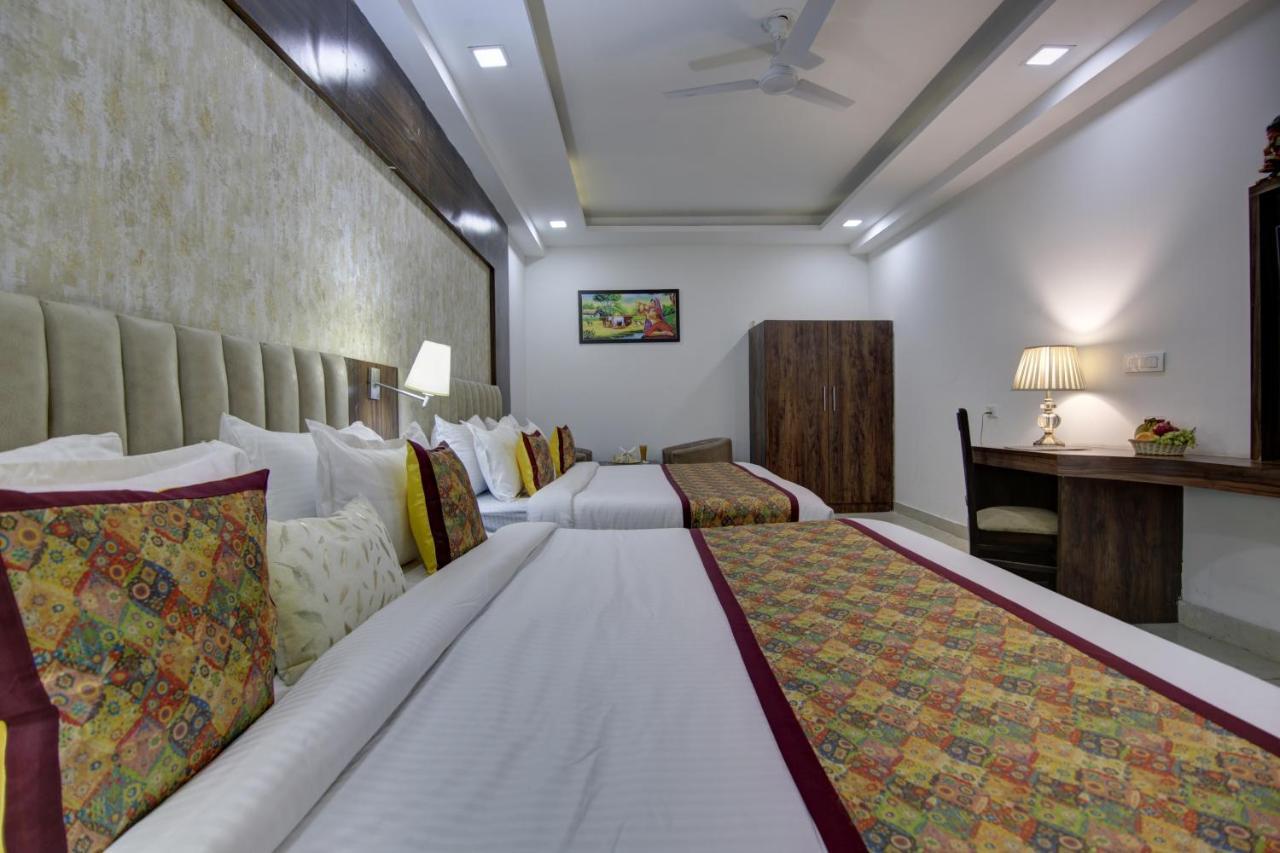 Hotel Park Tree Near Delhi Airport Ню Делхи Екстериор снимка