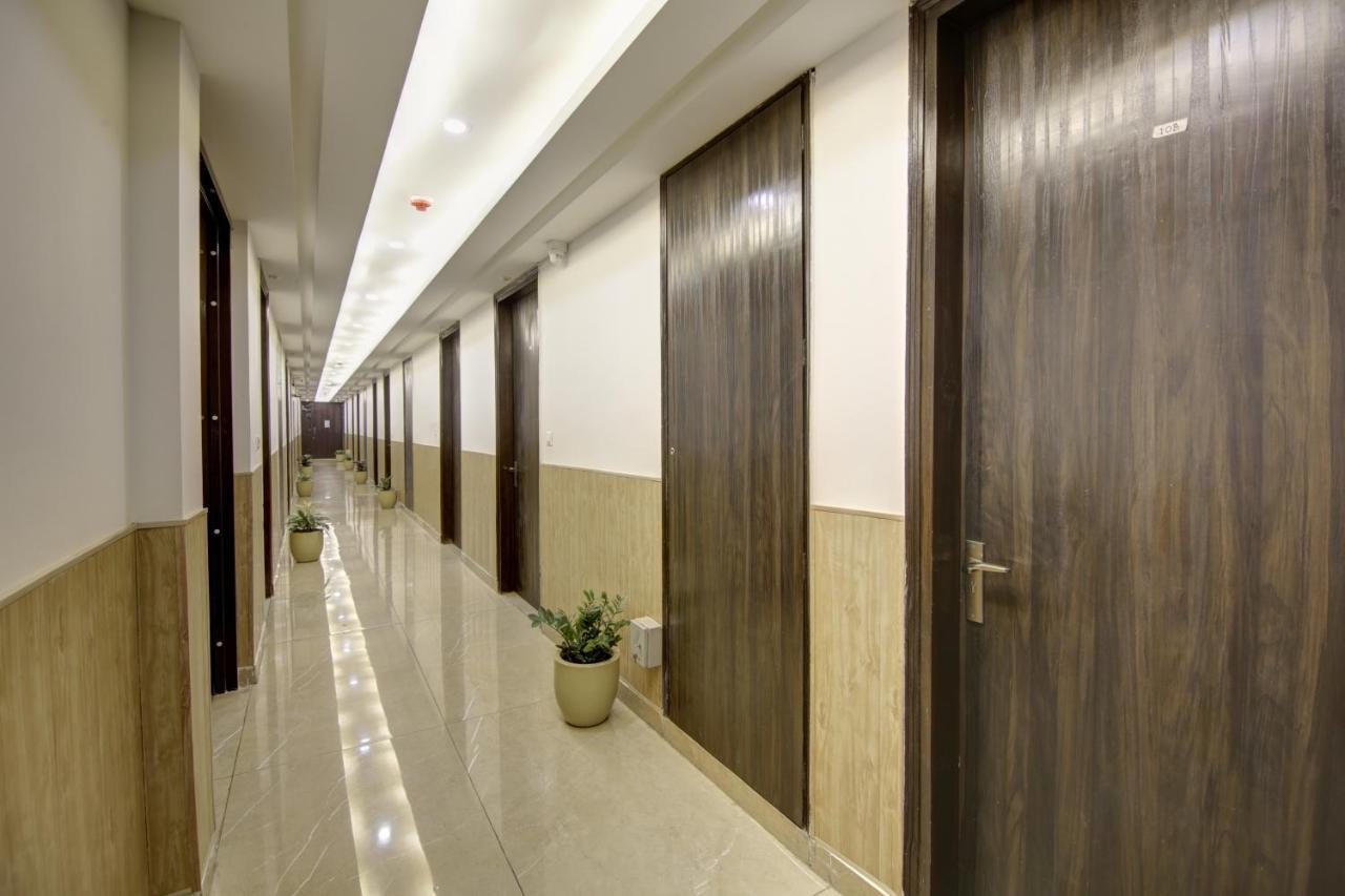 Hotel Park Tree Near Delhi Airport Ню Делхи Екстериор снимка